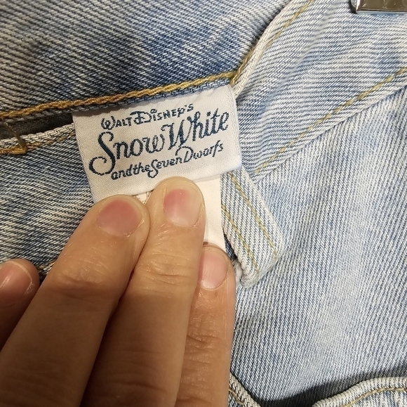 Vintage 90s Disney Light wash Highwaisted Grumpy Jeans 7 - Picture 5 of 5